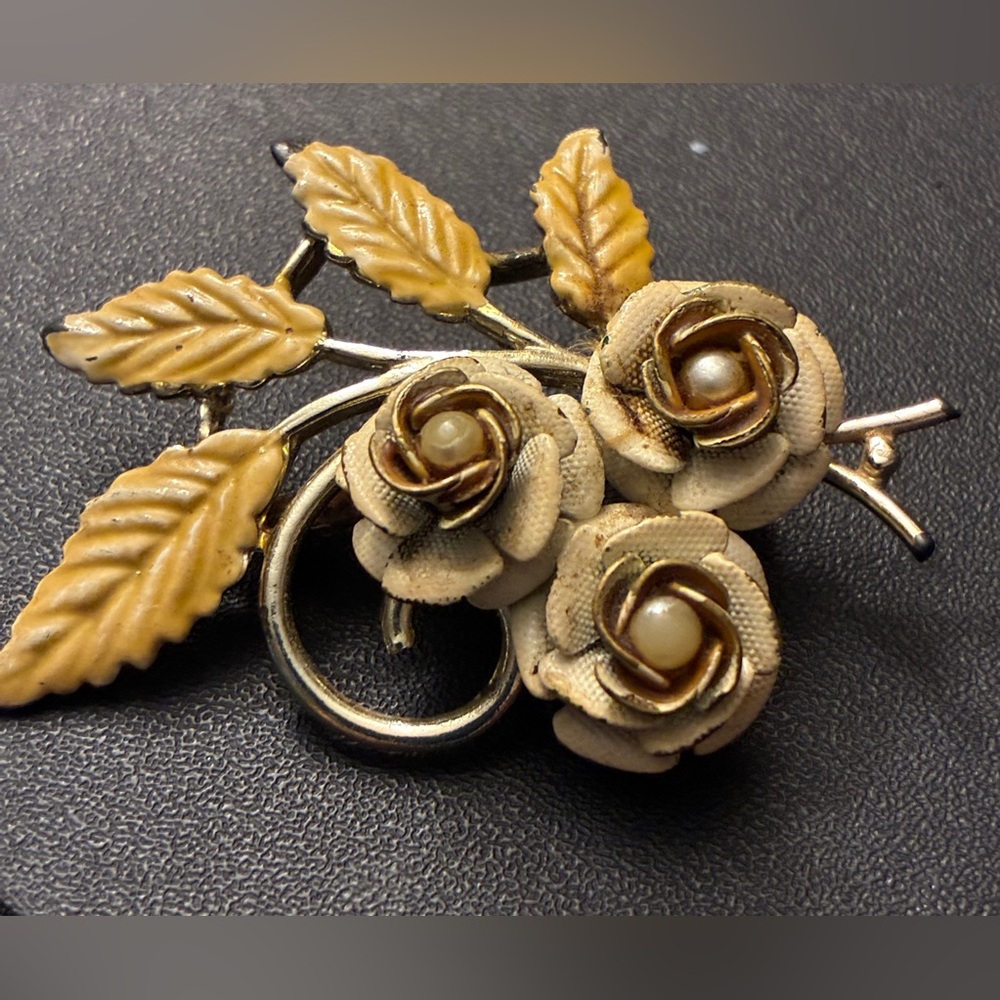 Vintage Enamel Faux Pearl Flower Pin